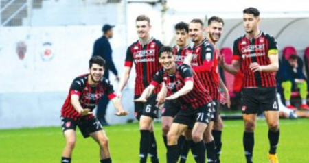 اتحاد العاصمة الجزائري يبدأ رحلة التتويج في نهائي كأس الكونفدرالية الأفريقية